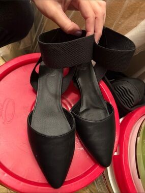 Women’s Black Pointed Toe Ankle Strap Flats
